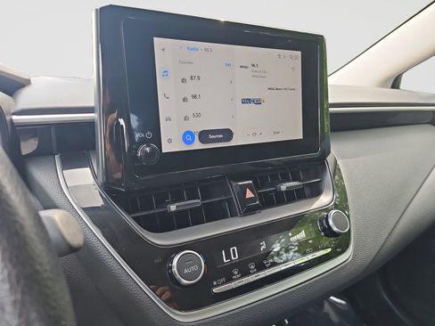 Used 2025 Toyota Corolla LE FWD image 27
