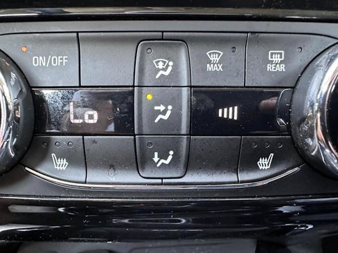Used 2025 Chevrolet Trax ACTIV w/ Sunroof Package FWD image 23