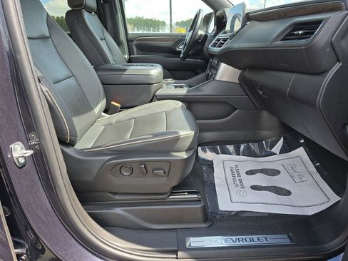 Used 2023 Chevrolet Suburban Premier image 13