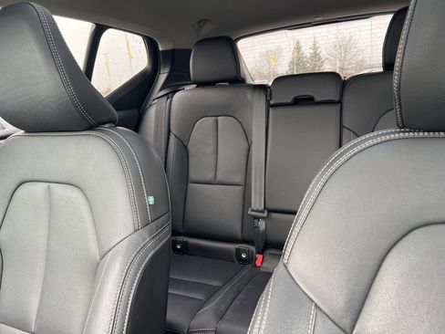 Used 2024 Volvo XC40 B5 Core image 24