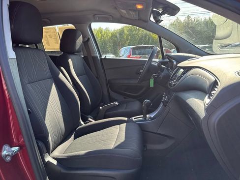 Used 2019 Chevrolet Trax LT FWD image 12
