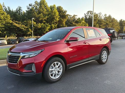 Used 2024 Chevrolet Equinox LT FWD image 2