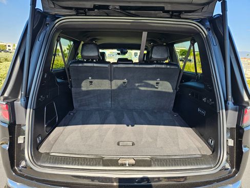 Used 2024 Jeep Wagoneer L Series II w/ Flexible Seating Group AWD/4WD image 28