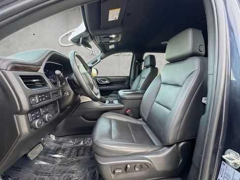 Used 2023 Chevrolet Suburban LT w/ Luxury Package image 19