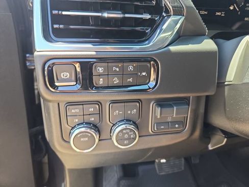Used 2026 GMC Yukon Elevation w/ Elevation Premium Package AWD/4WD image 17
