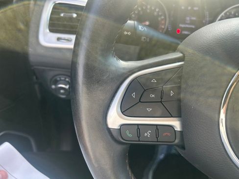 Used 2019 Jeep Compass Latitude AWD/4WD image 11