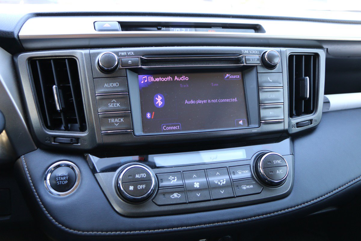 Used 2013 Toyota RAV4 Limited AWD/4WD image 22