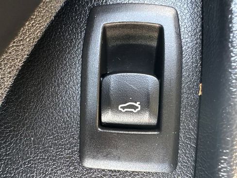 Used 2025 BMW 330i xDrive Sedan AWD/4WD image 25