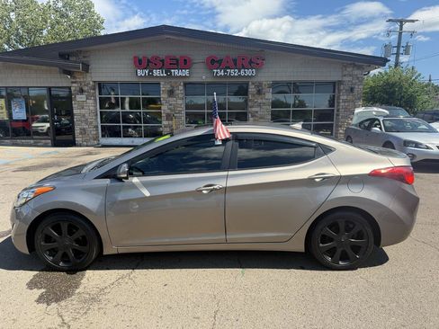 Used 2013 Hyundai Elantra Limited w/ Technology Pkg FWD image 8