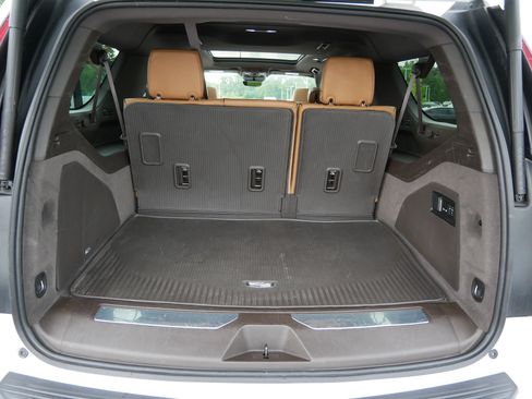 Certified 2022 Cadillac Escalade ESV Sport w/ Touring Package AWD/4WD image 18