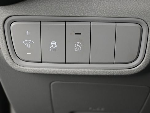 Used 2025 Kia Soul LX w/ LX Technology Package FWD image 21
