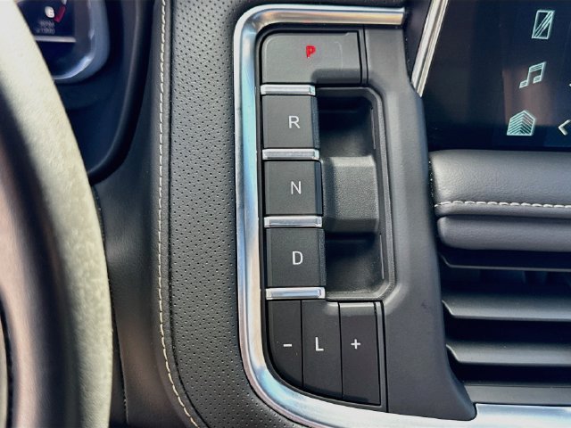 Used 2023 Chevrolet Suburban Premier AWD/4WD image 19