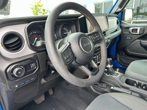 Used 2024 Jeep Wrangler Unlimited w/ Convenience Group AWD/4WD image 17