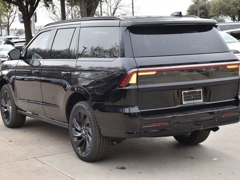 New 2025 Lincoln Navigator Reserve w/ Jet Appearance Package image 16