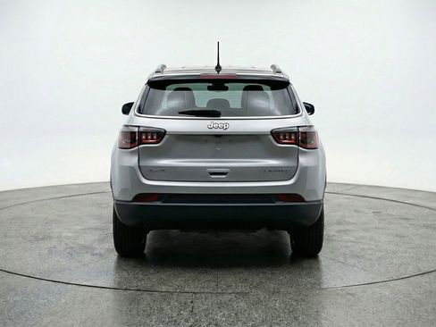 Used 2025 Jeep Compass Limited image 7