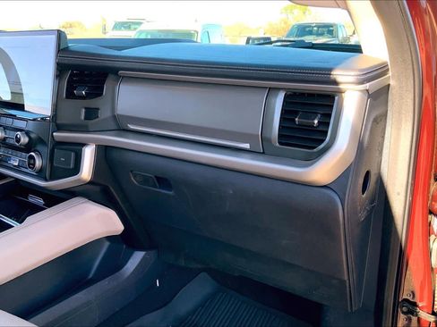 Used 2024 Ford Expedition Max XLT image 18