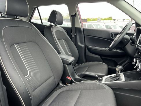 Used 2023 Hyundai Venue Limited FWD image 34