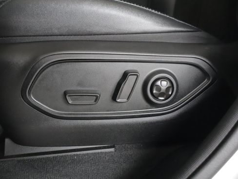 Used 2023 Jeep Grand Cherokee L Laredo AWD/4WD image 11