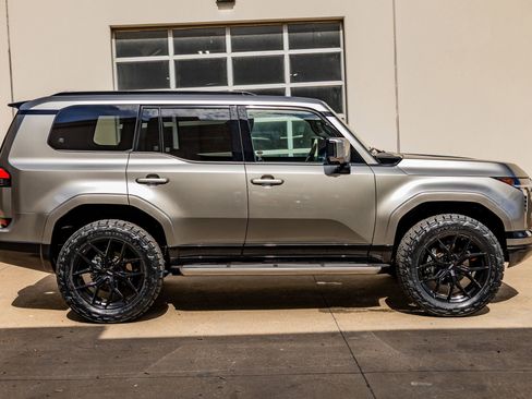 Used 2026 Lexus GX 550 w/ Accessory Package (2T) image 11