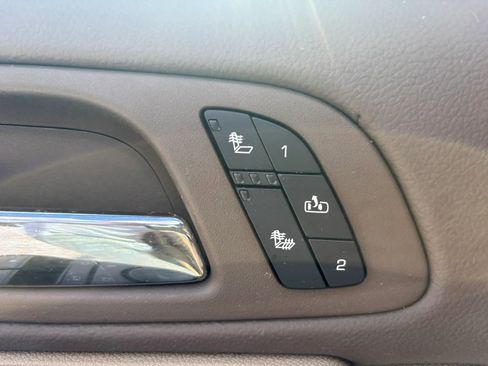 Used 2013 GMC Yukon SLT w/ SLT-2 Equipment Package AWD/4WD image 23