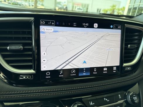Used 2026 Chrysler Pacifica Pinnacle FWD image 23