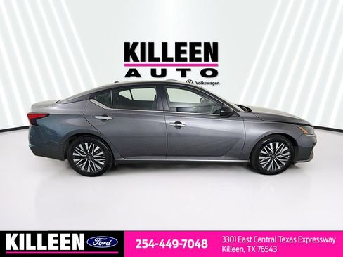 Used 2025 Nissan Altima 2.5 SV FWD image 10