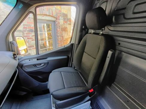 Used 2025 Mercedes-Benz Sprinter 2500 image 59