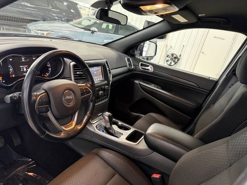 Used 2020 Jeep Grand Cherokee Laredo w/ Security & Convenience Group image 8