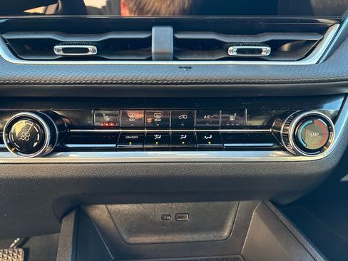 Used 2025 Chevrolet Equinox LT image 32