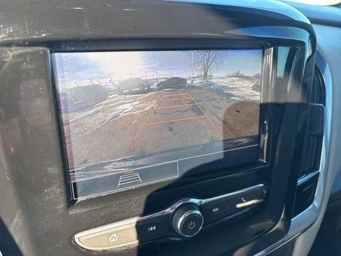 Used 2022 Chevrolet Traverse LS image 23