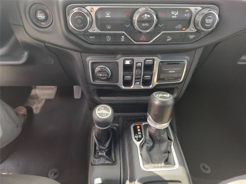 Used 2018 Jeep Wrangler Unlimited Sport S AWD/4WD image 17