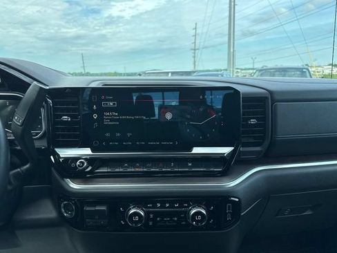 Used 2025 GMC Sierra 1500 SLT AWD/4WD image 22