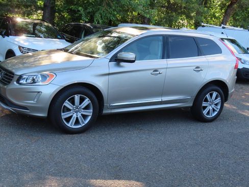 Used 2016 Volvo XC60 T6 w/ Proximity Package AWD/4WD image 2