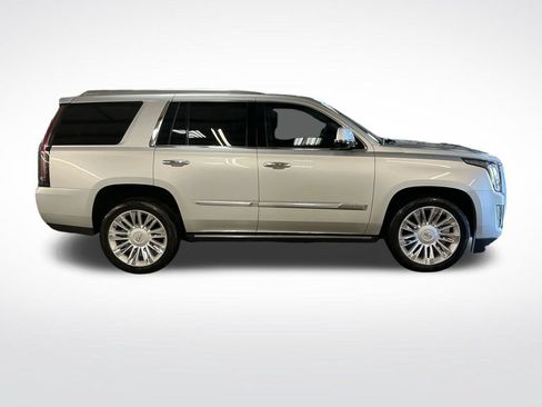 Used 2016 Cadillac Escalade Premium AWD/4WD image 7