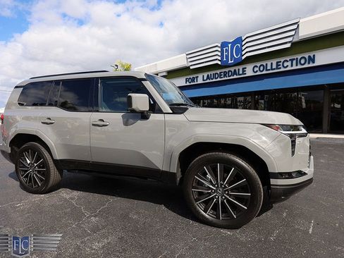 Used 2025 Lexus GX 550 image 4