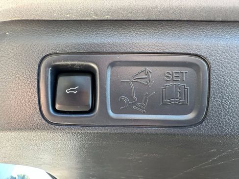 Used 2023 Ford Expedition XLT image 8