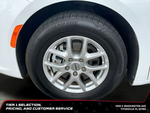 Used 2023 Chrysler Pacifica Touring-L FWD image 21