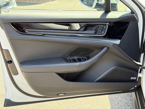 Used 2024 Porsche Panamera image 22