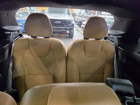 Used 2018 Volvo XC90 T6 Momentum w/ Convenience Package AWD/4WD image 37