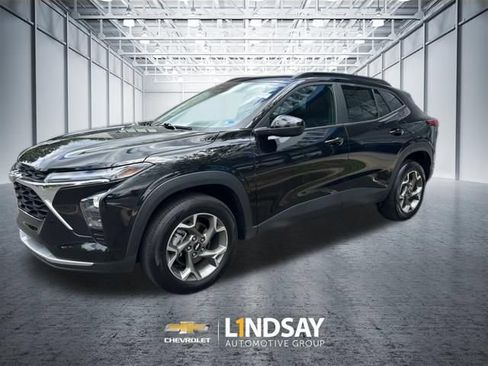 Used 2025 Chevrolet Trax LT FWD image 19