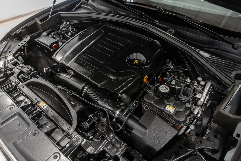 Used 2023 Jaguar F-PACE S AWD/4WD image 4