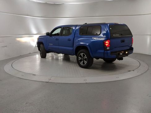 Used 2018 Toyota Tacoma TRD Sport image 4