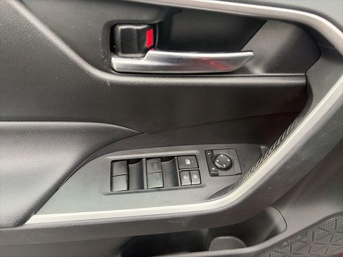 Used 2020 Toyota RAV4 XLE w/ Convenience Package image 14