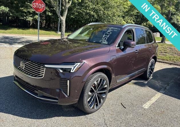Certified 2025 Volvo XC90 T8 Ultra AWD/4WD image 2