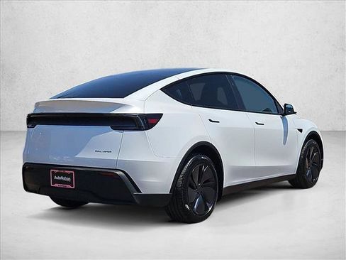 Used 2026 Tesla Model Y AWD image 5