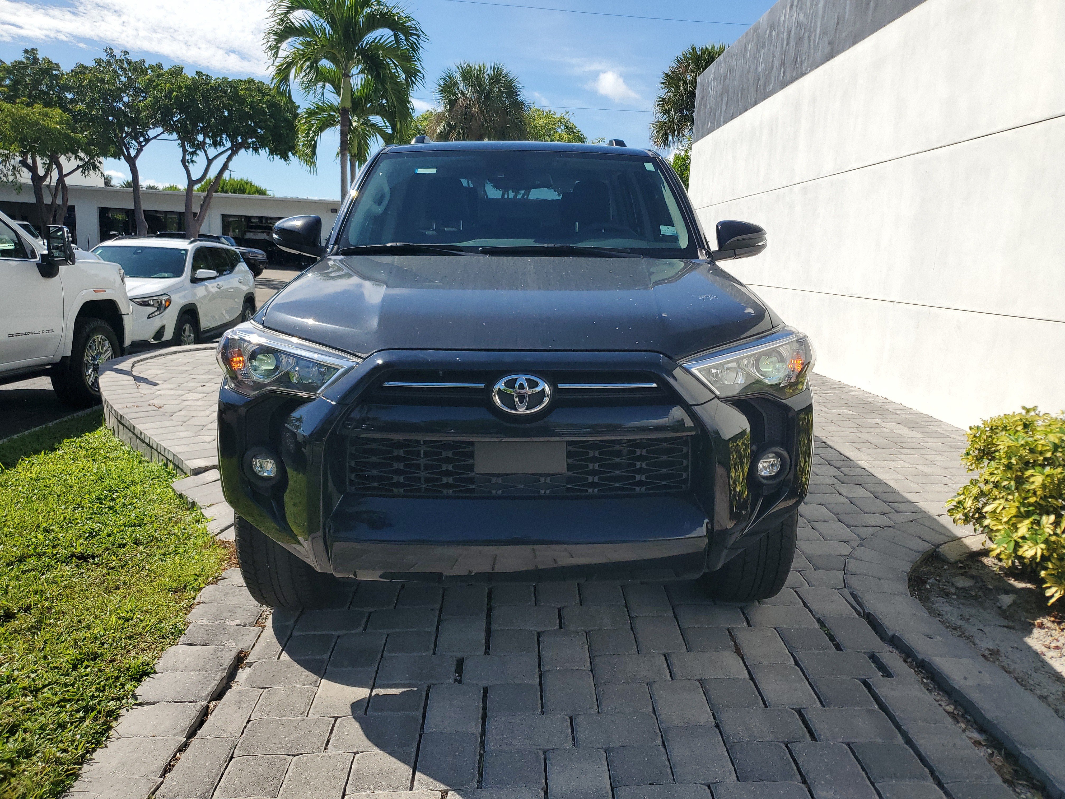 Used 2022 Toyota 4Runner SR5 Premium w/ Moonroof Package RWD image 2