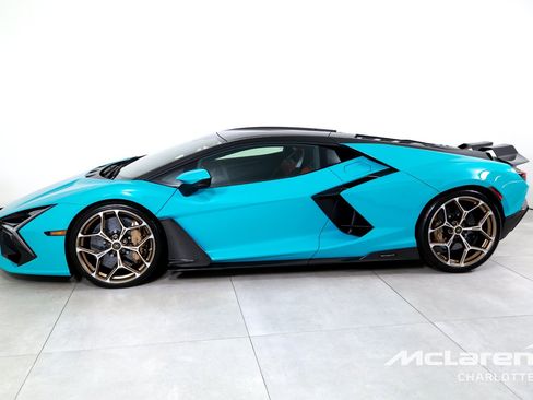 Used 2025 Lamborghini Revuelto AWD/4WD image 6