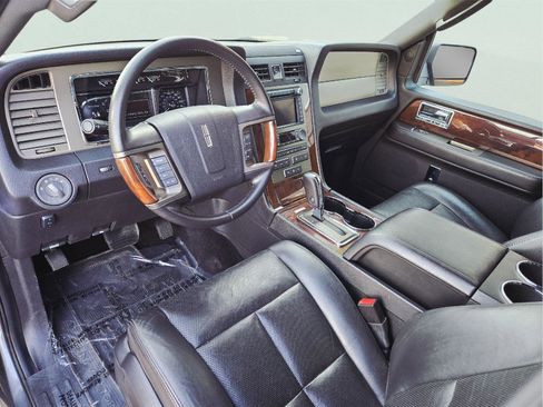 Used 2012 Lincoln Navigator 4WD image 42