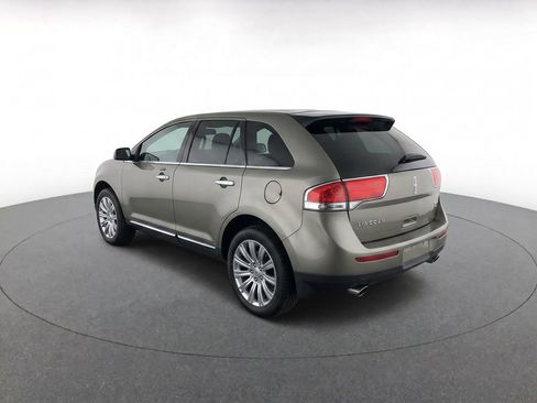 Used 2012 Lincoln MKX FWD image 3
