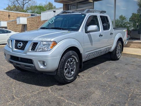 Used 2020 Nissan Frontier PRO-4X w/ Pro-4x Utility Package AWD/4WD image 2